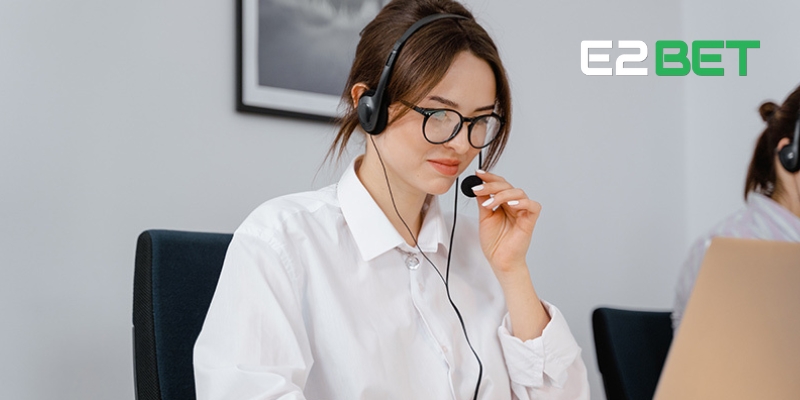 Theo thống kê, số điện thoại hotline thường có tốc độ phản hồi nhanh nhất và là kênh được nhiều người chơi lựa chọn nhất để liên hệ với E2BET.